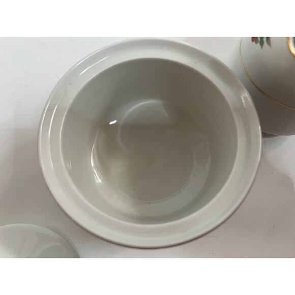 RARE Gibson HollyBerry creamer and sugar No chips or flaws Christmas - Picture 4 of 6